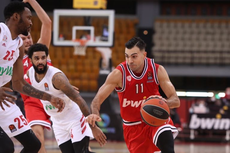 Θρύλος για 8αδα με Σλούκα… Λεβαντόφσκι (84-82)