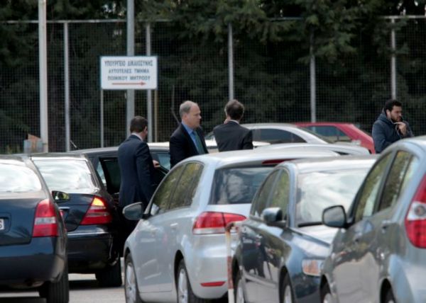 Τι θέλουν οι θεσμοί στην Αθήνα