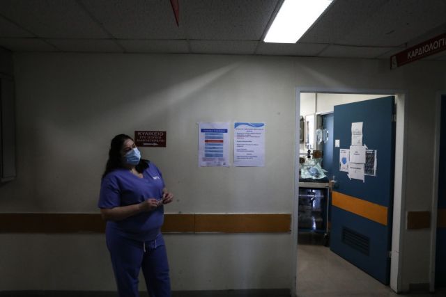 Κοροναϊός : Παρέμβαση ΠΟΕΔΗΝ για τους θανάτους εκτός ΜΕΘ – Από τα χειροκροτήματα… στο ανάθεμα