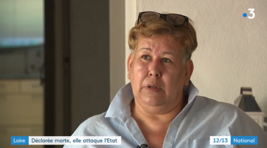 Γυναίκα προσπαθεί εδώ και τρία χρόνια να αποδείξει ότι είναι ζωντανή