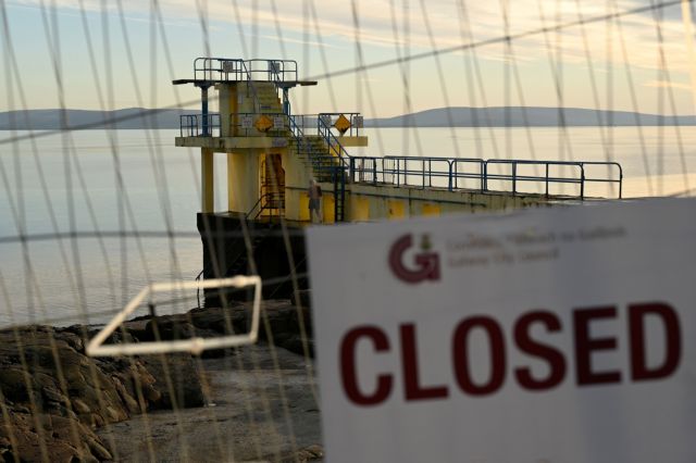 Κοροναϊός : Η Ιρλανδία έχει το υψηλότερο ποσοστό αύξησης κρουσμάτων στον κόσμο – Τι πήγε λάθος