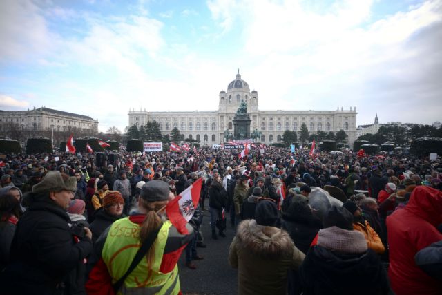 Κοροναϊός - Αυστρία : Στους δρόμους χιλιάδες διαδηλωτές κατά των μέτρων για την πανδημία