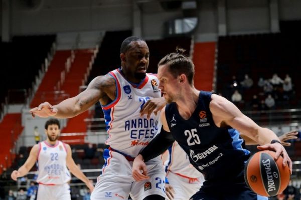 Τρένο η Ζενίτ, «πάτησε» και την Εφές (85-78)