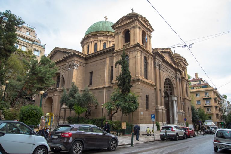 Κολωνάκι : Αναστάτωση προκάλεσε ύποπτο αντικείμενο έξω από τον Άγιο Διονύσιο