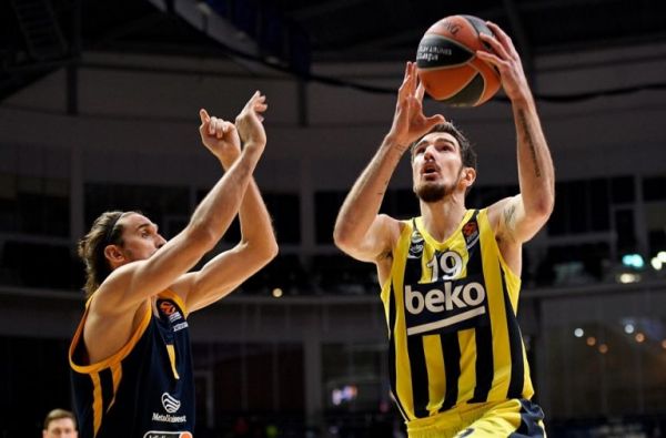 Πάρτι της Φενέρ στη Ρωσία (76-107)