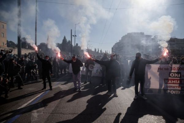 Πλήθος κόσμου στα φοιτητικά συλλαλητήρια σε Αθήνα και Θεσσαλονίκη