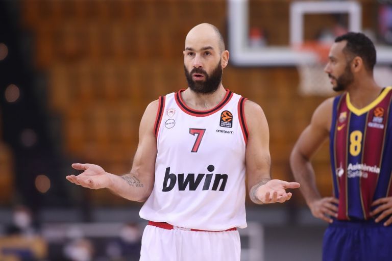 Ολυμπιακός – Μπαρτσελόνα: Ο Χάνγκα παραδέχθηκε ότι έκανε φάουλ στον Σπανούλη