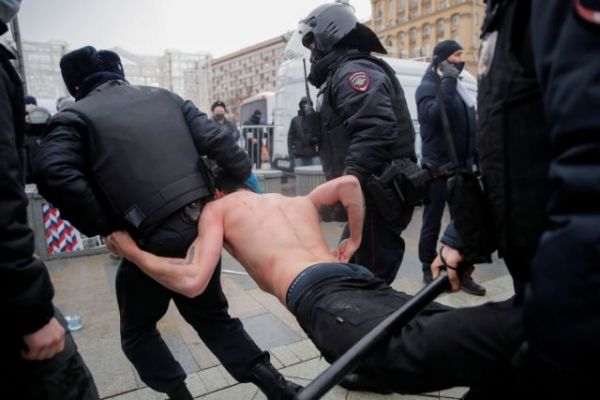 Η ΕΕ καταγγέλλει δυσανάλογη χρήση βίας στις διαδηλώσεις υπερ Ναβάλνι