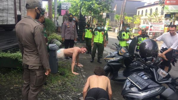 Δεν φοράς μάσκα; Κάνε 50 push-ups!