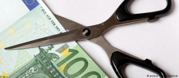 ΔΕΕ : Τα κράτη μπορούν να επιτρέπουν σε υπηρεσίες να μην αποδέχονται πληρωμές σε μετρητά