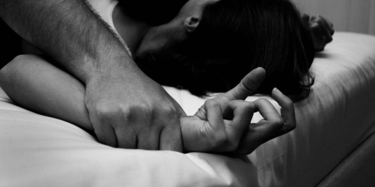 Για τις Σοφίες όλου του κόσμου. Και για μια κοινωνία βαθιά άρρωστη και υποκριτική