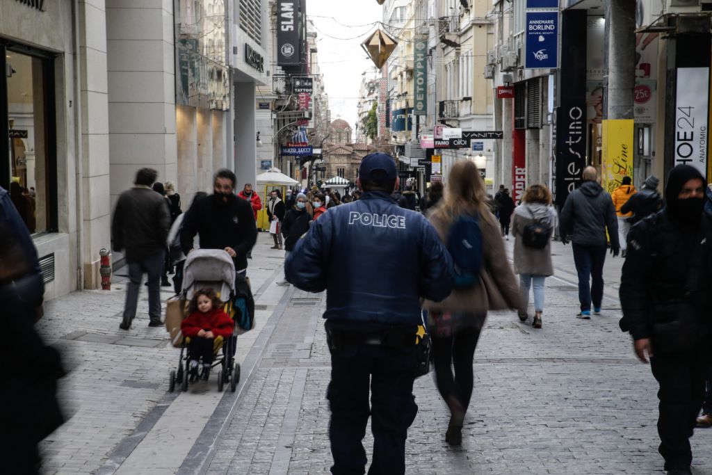 Κοροναϊός - Παπαευαγγέλου : Στις 6.000 τα ενεργά κρούσματα στη χώρα - Τα μισά στην Αττική