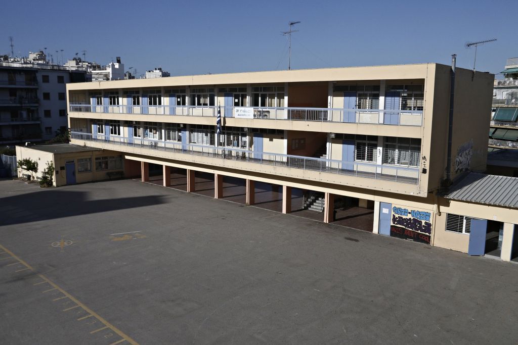 Κοροναϊός : Σήμερα οι αποφάσεις για να ανοίξουν ξανά Γυμνάσια και Λύκεια – Τι θα εισηγηθούν οι ειδικοί