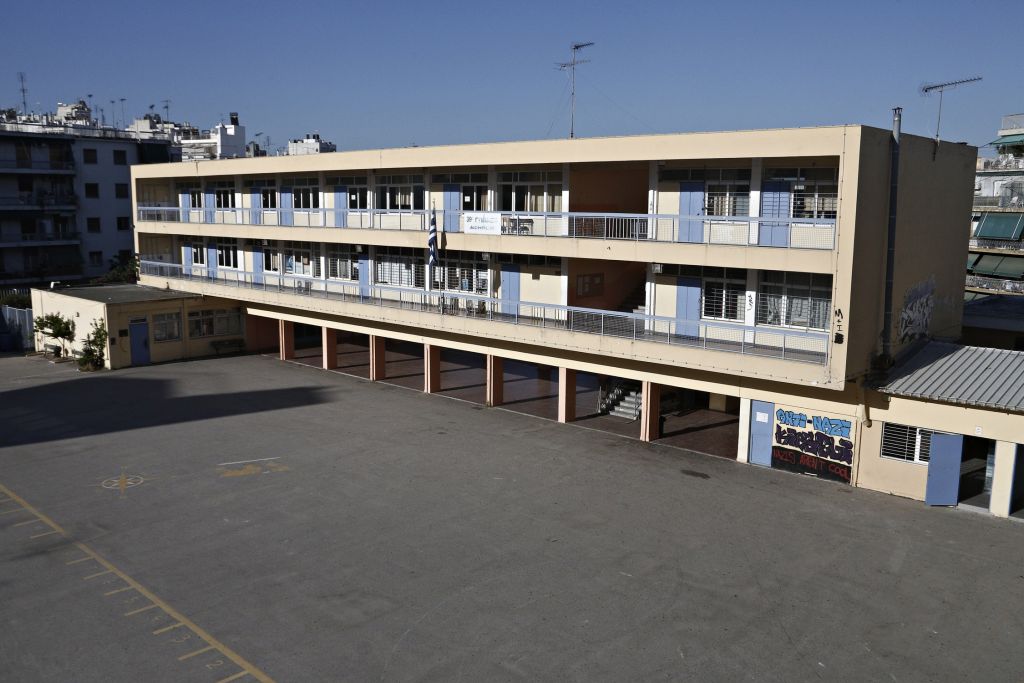 Κοροναϊός : Σήμερα οι αποφάσεις για να ανοίξουν ξανά Γυμνάσια και Λύκεια – Τι θα εισηγηθούν οι ειδικοί