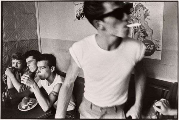 Οι πραγματικοί «επαναστάτες χωρίς αιτία»: Συμμορίες νεαρών στο Μπρούκλιν του ’50