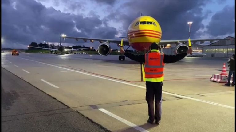 Κοροναϊός : Κίνδυνος παγκόσμιας διαμάχης για τα εμβόλια μετά τον έλεγχο εξαγωγών από την ΕΕ