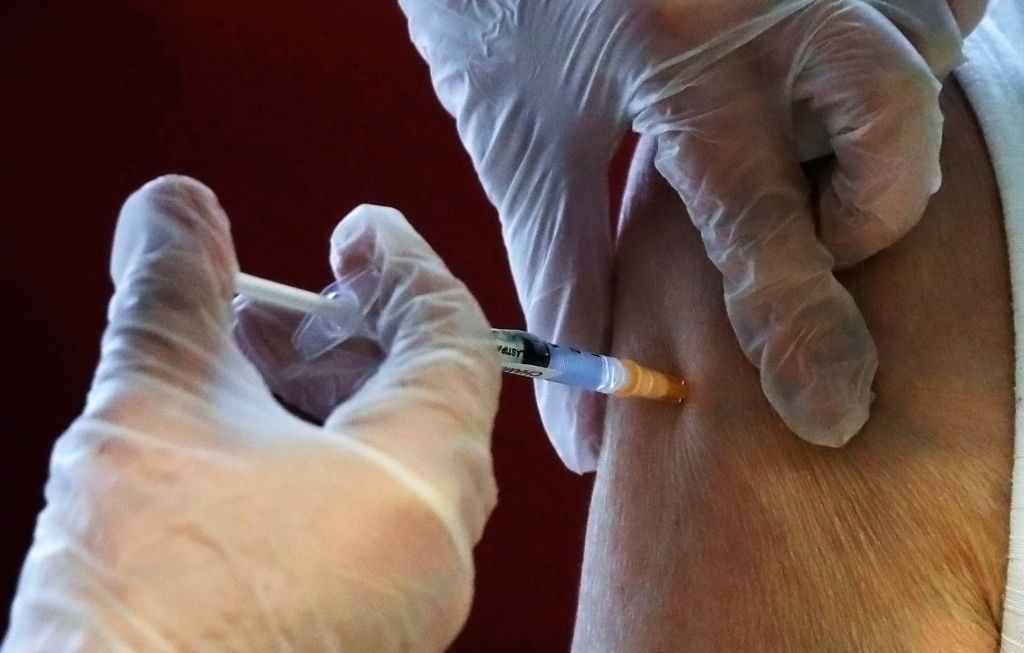 Εμβόλιο κοροναϊού : Τι πρέπει να γνωρίζουν τα άτομα με αλλεργίες