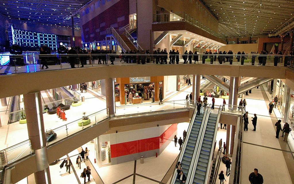 Λιανεμπόριο : Ανοίγουν τη Δευτέρα mall και εμπορικά κέντρα - Πόσα άτομα επιτρέπονται και πώς θα ψωνίζουμε