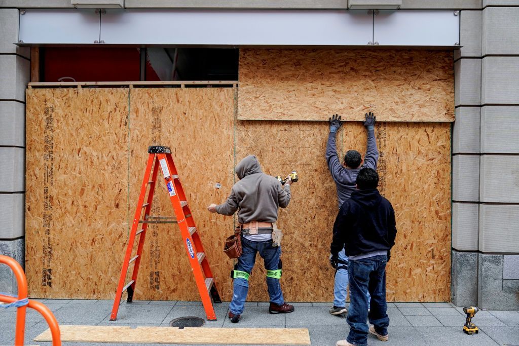 ΗΠΑ : Συγκεντρώνονται στην Ουάσινγκτον οι ψηφοφόροι του Τραμπ – «Φρούριο» η πρωτεύουσα