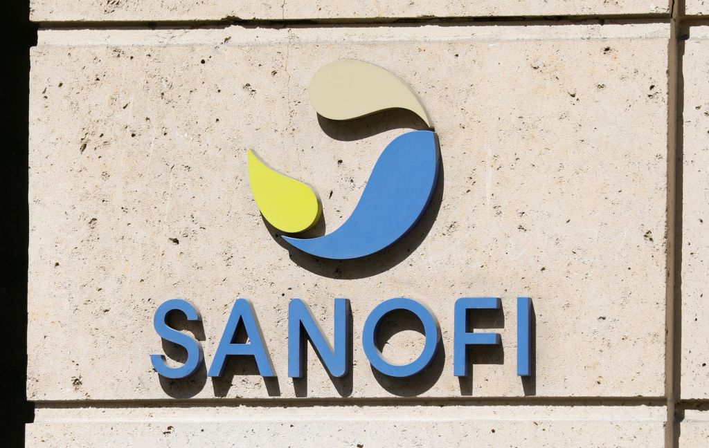 Η Sanofi τείνει χείρα βοηθείας στη Pfizer αλλά δεν εγκαταλείπει το δικό της εμβόλιο