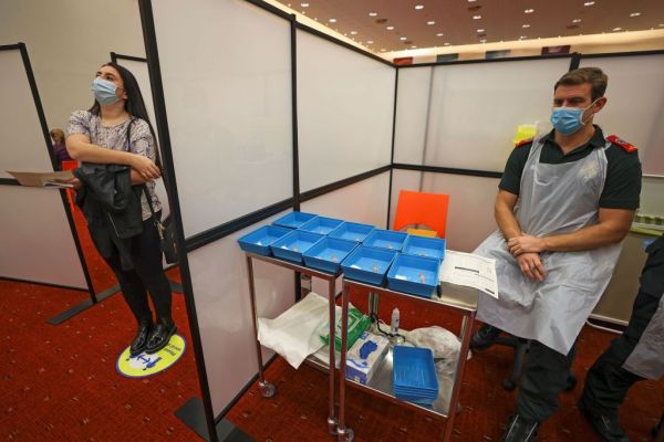 Άφαντοι οι εθελοντές για δοκιμές νέων εμβολίων