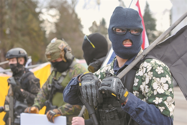 Boogaloo Bois : Χαβανέζικα πουκάμισα και όνειρα γεμάτα αίμα