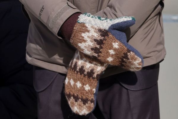 Ορκωμοσία Μπάιντεν : Χιλιάδες άτομα αναζητούν τα… γάντια του Μπέρνι Σάντερς