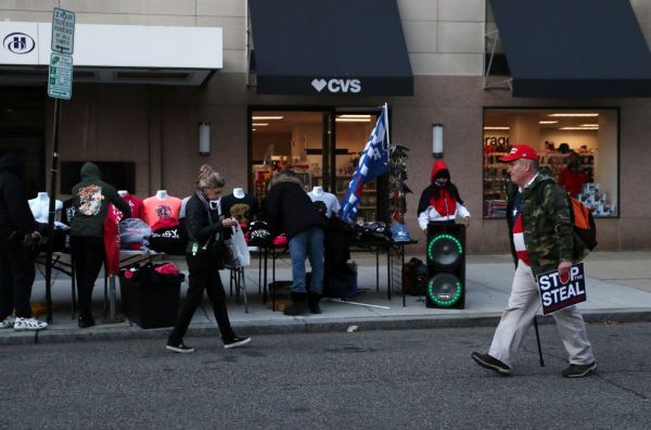 Ορκωμοσία Μπάιντεν : Διαδηλώσεις του… ενός ατόμου υπέρ του Τραμπ