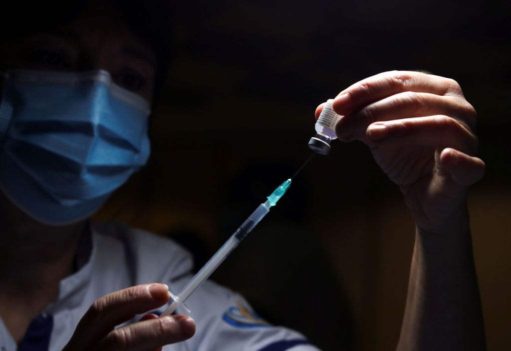 Εμβόλια : Η Novartis τείνει χείρα βοηθείας εν μέσω κόντρας για το συμβόλαιο της AstraZeneca