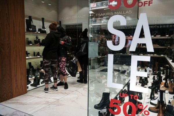 Χαμόγελα και ανάσες στην οικονομία από το ανοιχτό λιανεμπόριο 