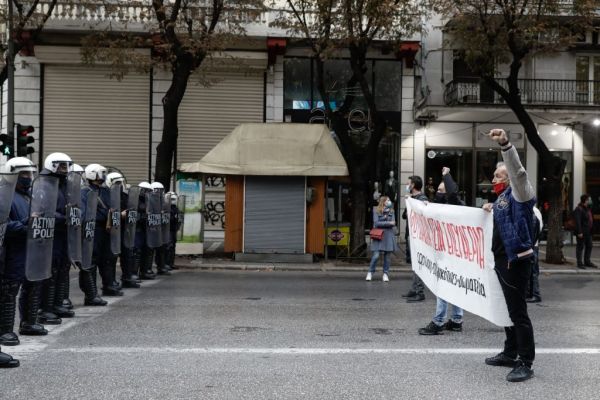 Χρυσοχοΐδης : Τι αλλάζει στην αστυνόμευση των διαδηλώσεων – Κάμερες και τέλος τα χημικά