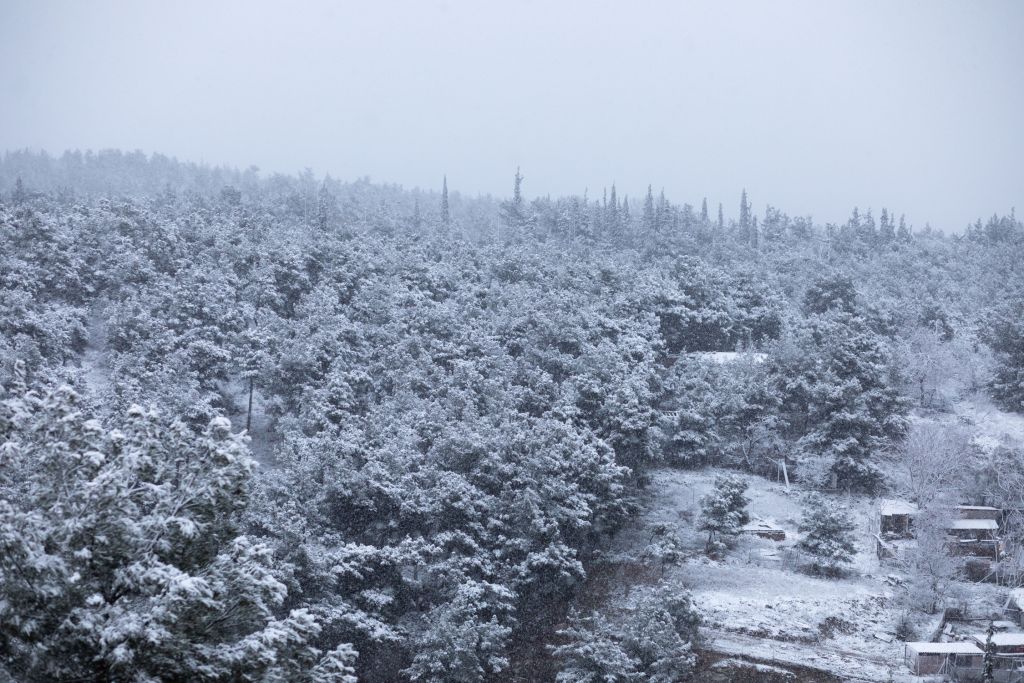 Κακοκαιρία «Λέανδρος» : Επέλαση του χιονιά με πολικό ψύχος - Χιονίζει και στα ορεινά της Αττικής