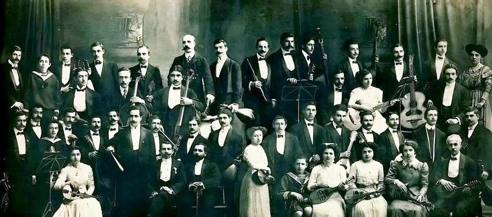 Πώς οι φοιτητές του 1900 δημιούργησαν τις μαντολινάτες της Αθήνας