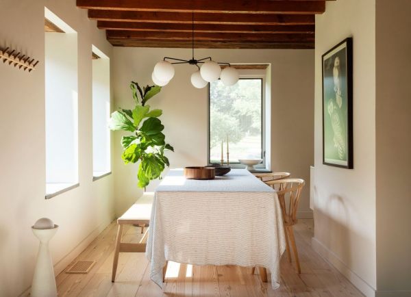 Αυτή η εξοχική κατοικία μάς ταξιδεύει στον χρόνο με στιλ