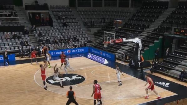 Το απίθανο τρίποντο του Σλούκα που έστειλε το ματς στην παράταση