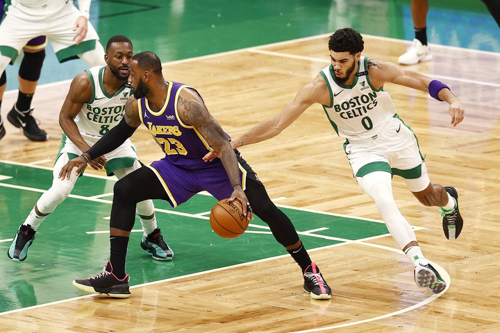 NBA : Νίκησαν μέσα στη Βοστώνη οι Λέικερς – Εύκολη επικράτηση των Ουόριορς