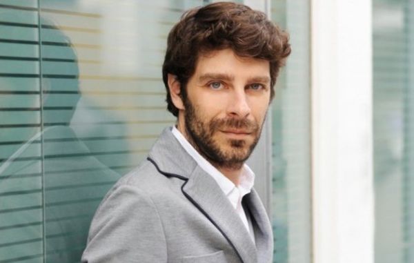 Νικόλας Γιατρομανωλάκης: Αγωνιστής των δικαιωμάτων των ΛΟΑΤΚΙ, προέρχεται από το «Ποτάμι»