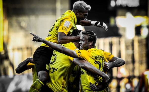 Οπαδοί αποθέωσαν την αποστολή του Άρη και ζήτησαν το νταμπλ