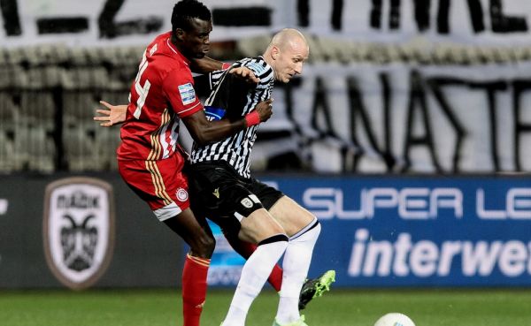 ΠΑΟΚ – Ολυμπιακός : Το σωτήριο τάκλιν του Μπα στον Κρμέντσικ