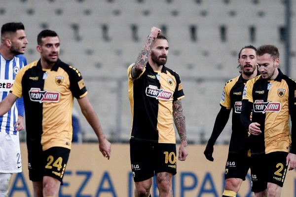 ΑΕΚ – Ατρόμητος : Σέντρα Μπακάκη, κεφαλιά Λιβάγια και 2-0 η ΑΕΚ