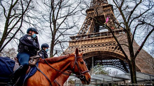 Μακρόν : Όχι καθυστερήσεις στον εμβολιασμό