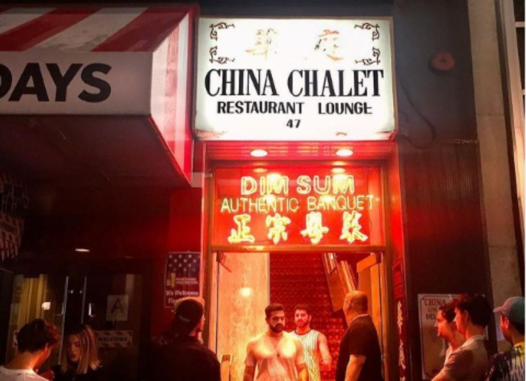 Τάιλερ Χάμπτον : Στο πρώτο φωτογραφικό βιβλίο του αφιερωμένο στο θρυλικό Chalet China