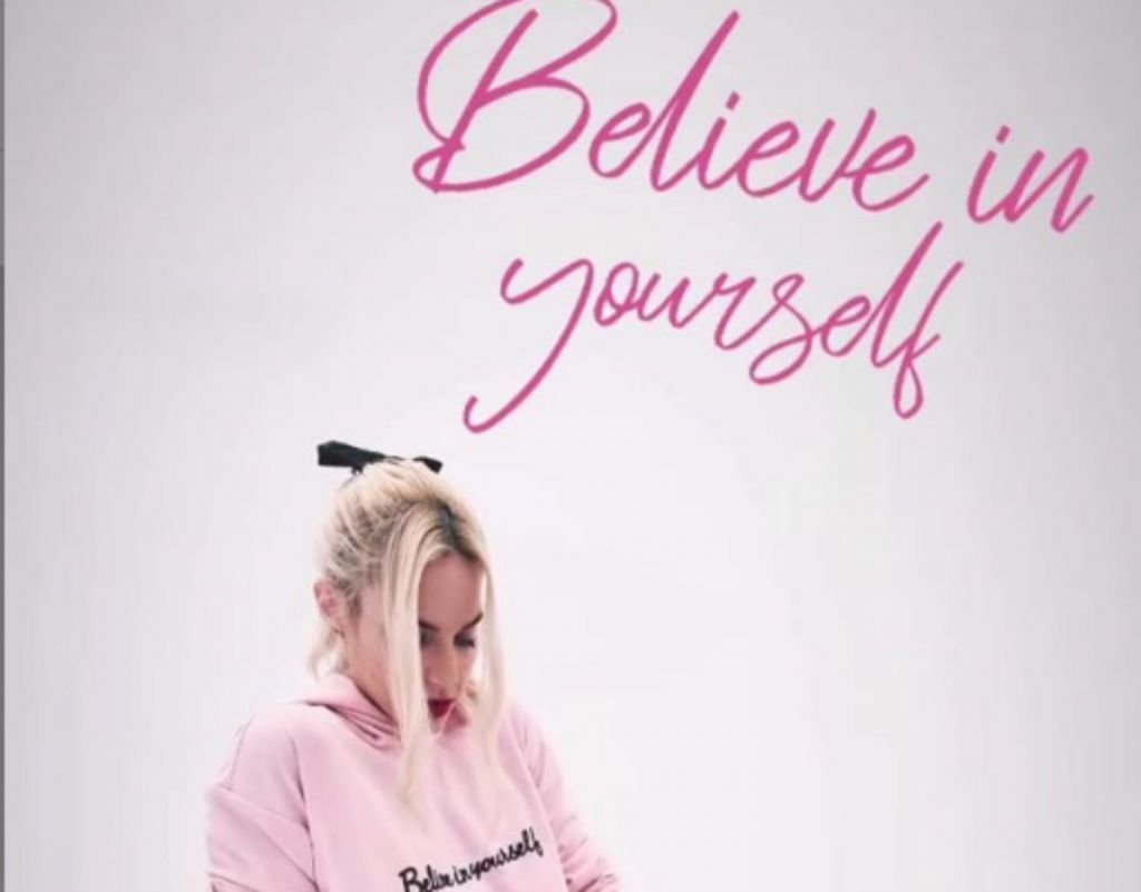 5226 by Celia Kritharioti : Το φούτερ που θα σε κάνει να πιστέψεις στον εαυτό σου