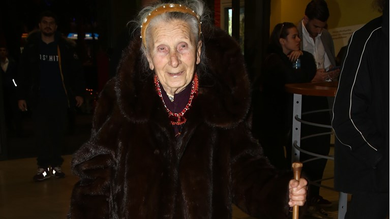 Τιτίκα Σαριγκούλη : Η πορεία της «αθυρόστομης» γιαγιάς, οι οικονομικές δυσκολίες και η εργένικη ζωή