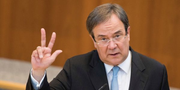 Οι δύο δουλειές του Αρμιν Λάσετ