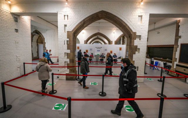 Κοροναϊός : SOS από την Κομισιόν για εντατικοποίηση των εμβολιασμών