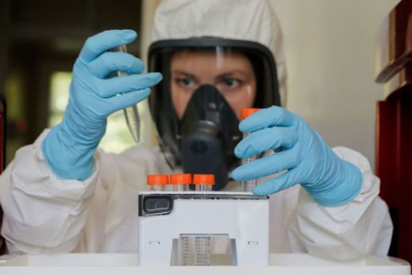 «Βόμβα» επιστημόνων: Η νοτιοαφρικάνικη μετάλλαξη δεν καλύπτεται καλά από τα εμβόλια