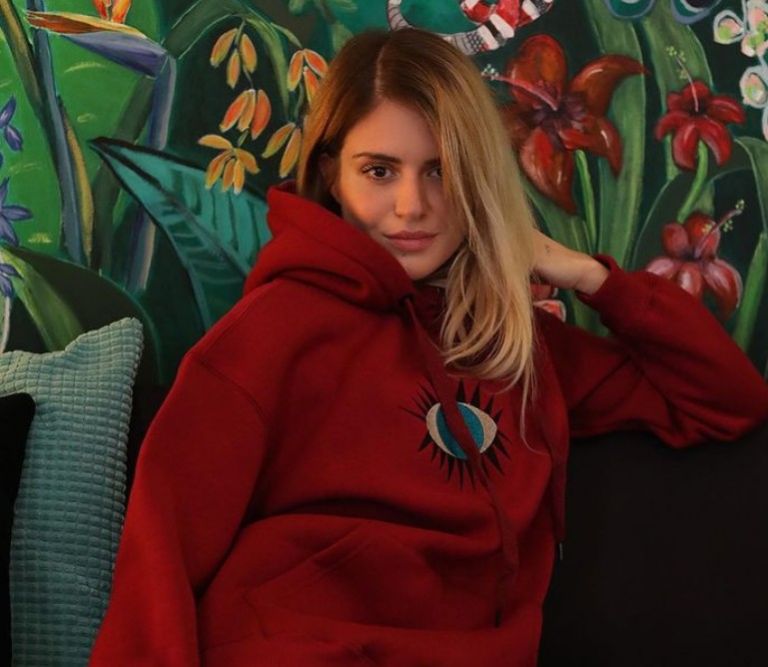 5226 by Celia Kritharioti : Η καραντίνα έχει το δικό της ξεχωριστό στυλ