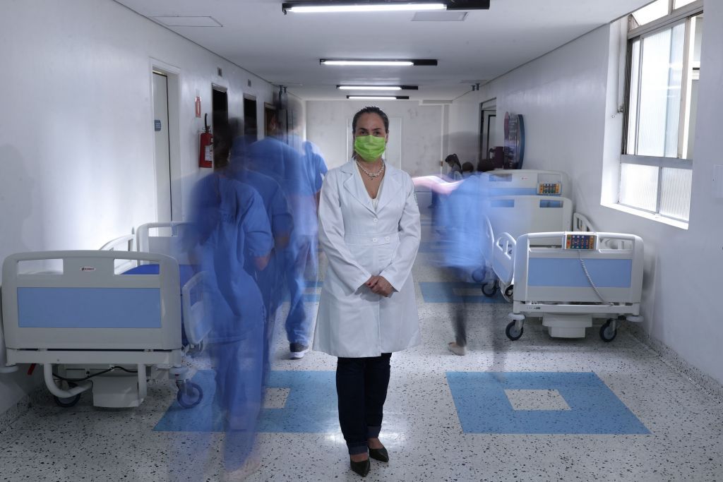 Κοροναϊός : Σε απελπισία οι γιατροί στη Βρετανία – «Μας ζητούν να διαλέξουμε ποιος θα ζήσει και ποιος θα πεθάνει»