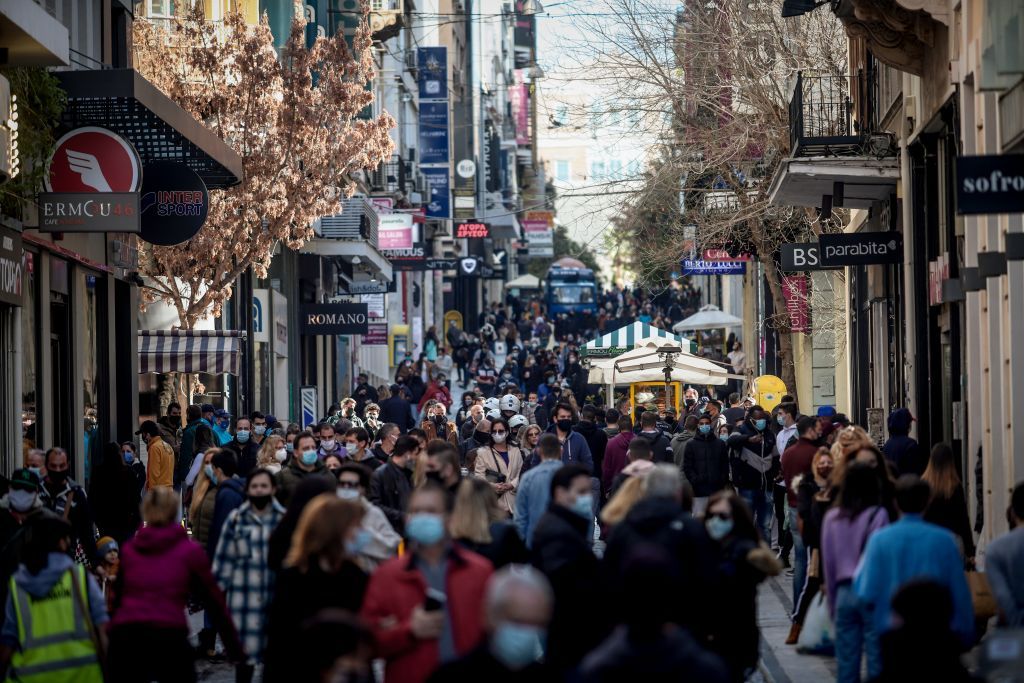 Lockdown : Κοσμοσυρροή και σήμερα στα μαγαζιά Αθήνας και Θεσσαλονίκης